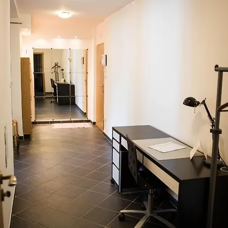 Poruba Street View Apartment *